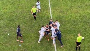 Plas ‘grushti’ në Kategorinë e Parë – Gjyqtari nxjerr 4 kartonë të kuq