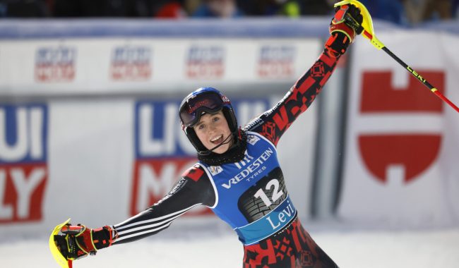 Lara Colturi në podiumin e Kupës së Botës