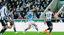 Newcastle fiton ‘luftën’ me Man Cityn