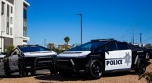 Las Vegas vendos Cybertruck-et e para policore në rrugë