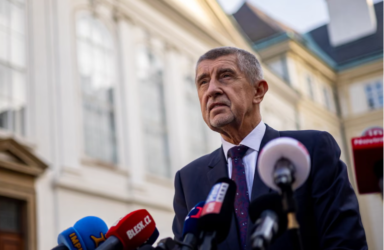 Kryeministri i zgjedhur çek refuzon të shesë perandorinë e biznesit