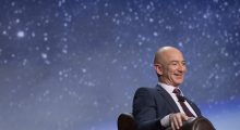 Jeff Bezos rikthehet si CEO, por jo tek Amazon