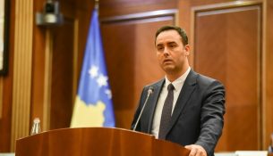 Konjufca kërkon mbështetjen e ish-opozitës për të shmangur zgjedhjet