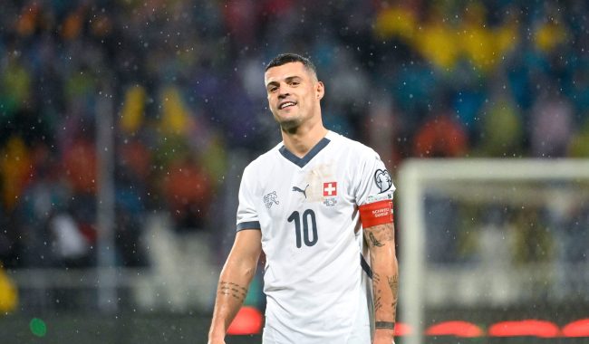 Reagon sërish Xhaka