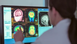 Adoleshenca zgjat deri në të 30-at – Studimi i ri tregon katër faza kyçe të trurit