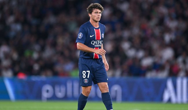 Gjiganti anglez e do ‘mjeshtrin’ parisien