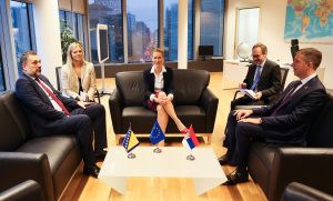 Kallas me iniciativë për bashkëpunim midis Bosnjës dhe Serbisë