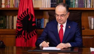 Presidenti dekreton ligjet e paketës fiskale, zbatimi pret aktet nënligjore