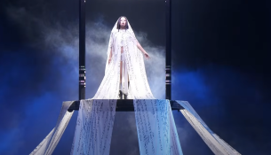 Jennie risjell estetikën koreane me vello hangul në MMA 2025