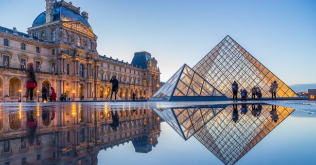 Louvre në krizë: Rrjedhja e ujit dëmton qindra vepra