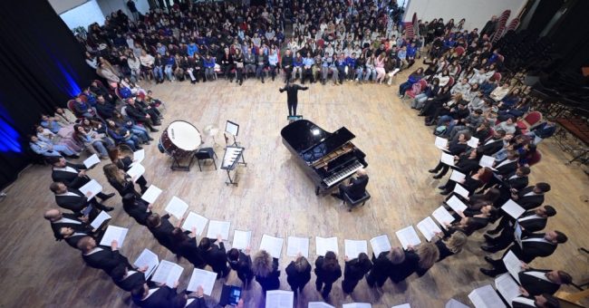 Kori i Filharmonisë së Kosovës afron muzikën korale te nxënësit