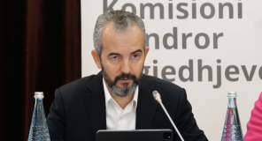 Celibashi tërhiqet nga vendimmarrja për Kuçovën: konflikt interesi, çështja mbetet e hapur