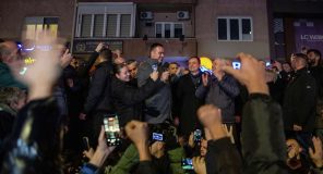 Heshtje, thirrje për bashkëpunim e paralajmërime për dorëheqje