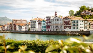 Baskonia, tregim mbi tre qytete