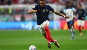 Oficeri i policisë pezullohet pasi mori mijëra euro nga Mbappe