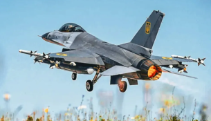F-16 ukrainase armatosen me raketa lazer APKWS II