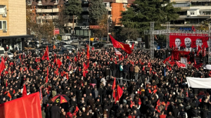 “Çlirimtarët duhet të nderohen, jo të gjykohen” – mesazhi i protestës në Shkup