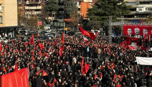 “Çlirimtarët duhet të nderohen, jo të gjykohen” – mesazhi i protestës në Shkup
