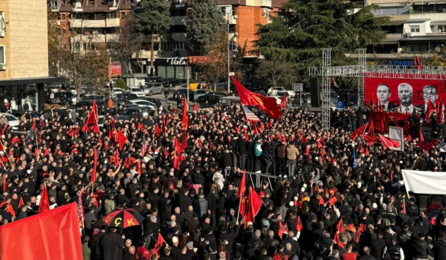 “Çlirimtarët duhet të nderohen, jo të gjykohen” – mesazhi i protestës në Shkup