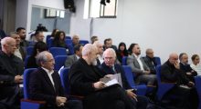 Rama merr pjesë në prezantimin e librit të Christopher Hill në Tiranë
