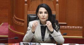 Kushtetuesja rikthen në detyrë Belinda Ballukun