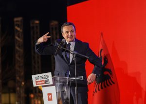 Kurti në Mitrovicë premton fond për të zbuluar sa e pasur është Kosova