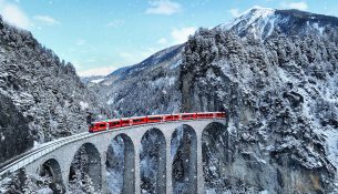 Glacier Express: Treni panoramë që kalon nëpër Alpet Zvicerane