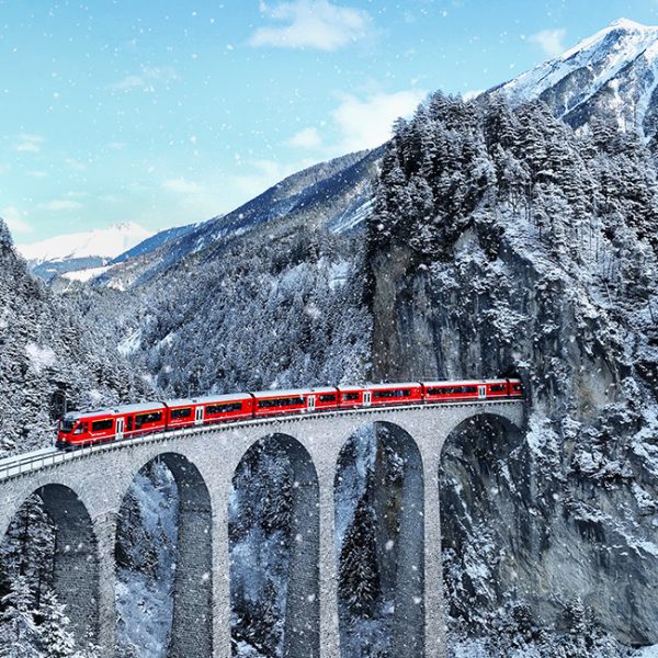 Glacier Express: Treni panoramë që kalon nëpër Alpet Zvicerane