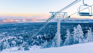 Një fshat alpin francez ofron ski falas gjatë gjithë dimrit për të kursyer para