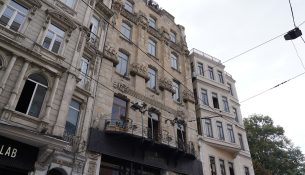 Një ndërtesë historike e Stambollit merr jetë përsëri