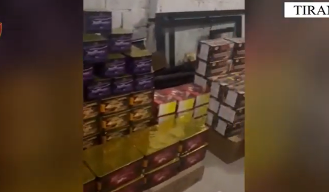 Zbulohet magazina me fishekzjarrë në Tiranë, arrestohet pronari