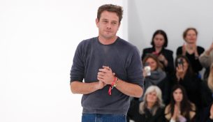 Jonathan Anderson shpallet dizajneri i vitit në Fashion Awards 2025