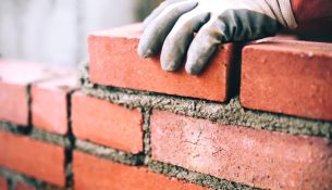 Kosto më të ulëta për ndërtuesit, çmimet e materialeve rriten më pak se inflacioni