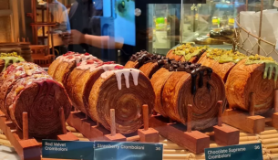 Pse udhëtarët vazhdojnë të presin në radhë për ushqimet virale?