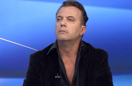 Në stilin e tij, Laerti jep përgjigje për statusin sentimental