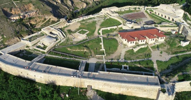 Kalaja e Prizrenit nis fazën e re për ciceronët