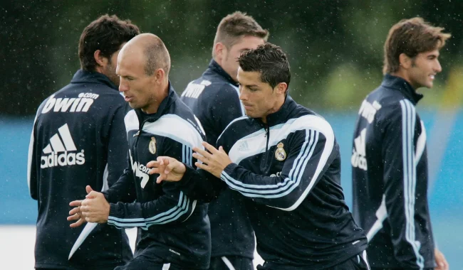 Robben tregon nëse la Realin për CR7