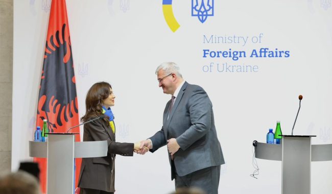 Spiropali në Kiev, mesazh mbështetjeje për Ukrainën