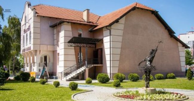 Ende nuk ka nisur rinovimi i Teatrit “Adriana” në Ferizaj