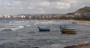 Ndalohet lundrimi i mjeteve të vogla, trageti Vlorë-Brindisi anulon mbërritjen