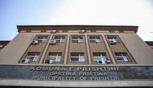 Pezullohen nga puna tre zyrtarët e Komunës së Prishtinës