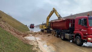 Policia apelon për kujdes: Si pasojë e reshjeve ka dëmtime të rrugëve