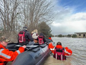 Shënohet viktima e parë nga reshjet, evakuime masive në tre qarqe