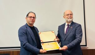 Ambasada e Shqipërisë nderon Spitalin Rajonal të Prizrenit për shërbimin ndaj pacientëve nga Kukësi