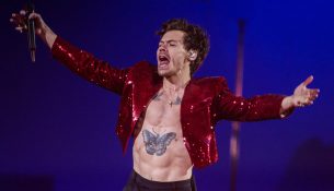 Harry Styles shpërblen fansat me bileta për punë vullnetare