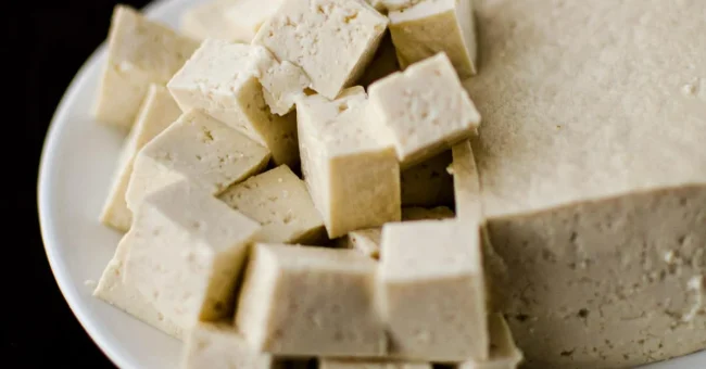 Tofu, përbërësi i nënvlerësuar me ndikim të madh në shëndet