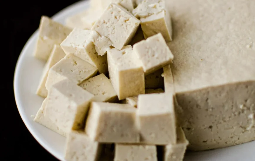 Tofu, përbërësi i nënvlerësuar me ndikim të madh në shëndet