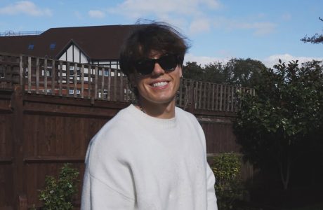 Klodi befasohet nga e dashura pas situatave në shtëpi