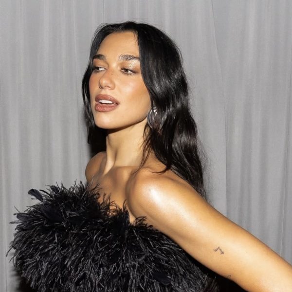 Dua Lipa vendos një trend të ri në modë