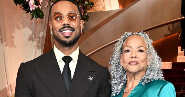 Michael B. Jordan flet hapur për momentin viral me nënën e tij në Golden Globes 2026